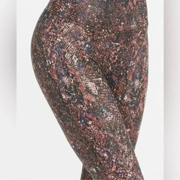 Spanx Faux Leather Snake Shine Leggings size XS - Picture 2 of 10